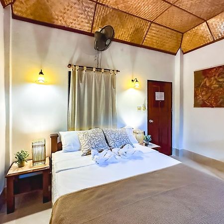 Shanti Lodge Phuket Chalong Exteriör bild