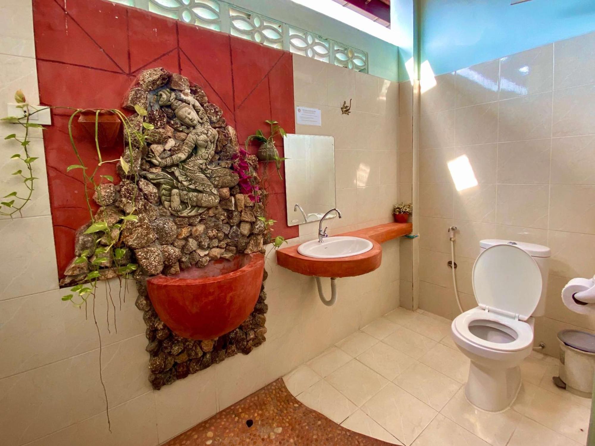 Shanti Lodge Phuket Chalong Exteriör bild