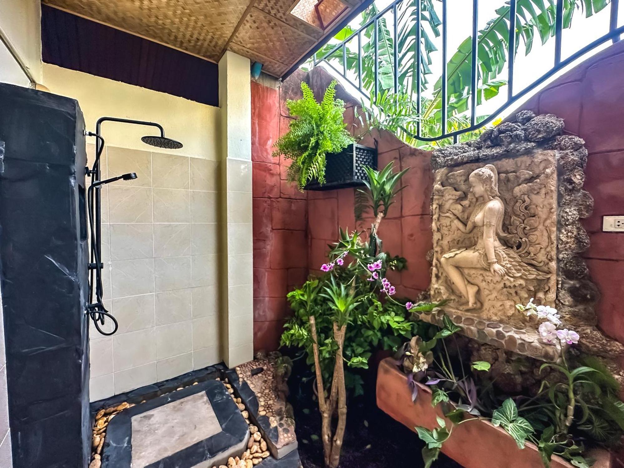 Shanti Lodge Phuket Chalong Exteriör bild